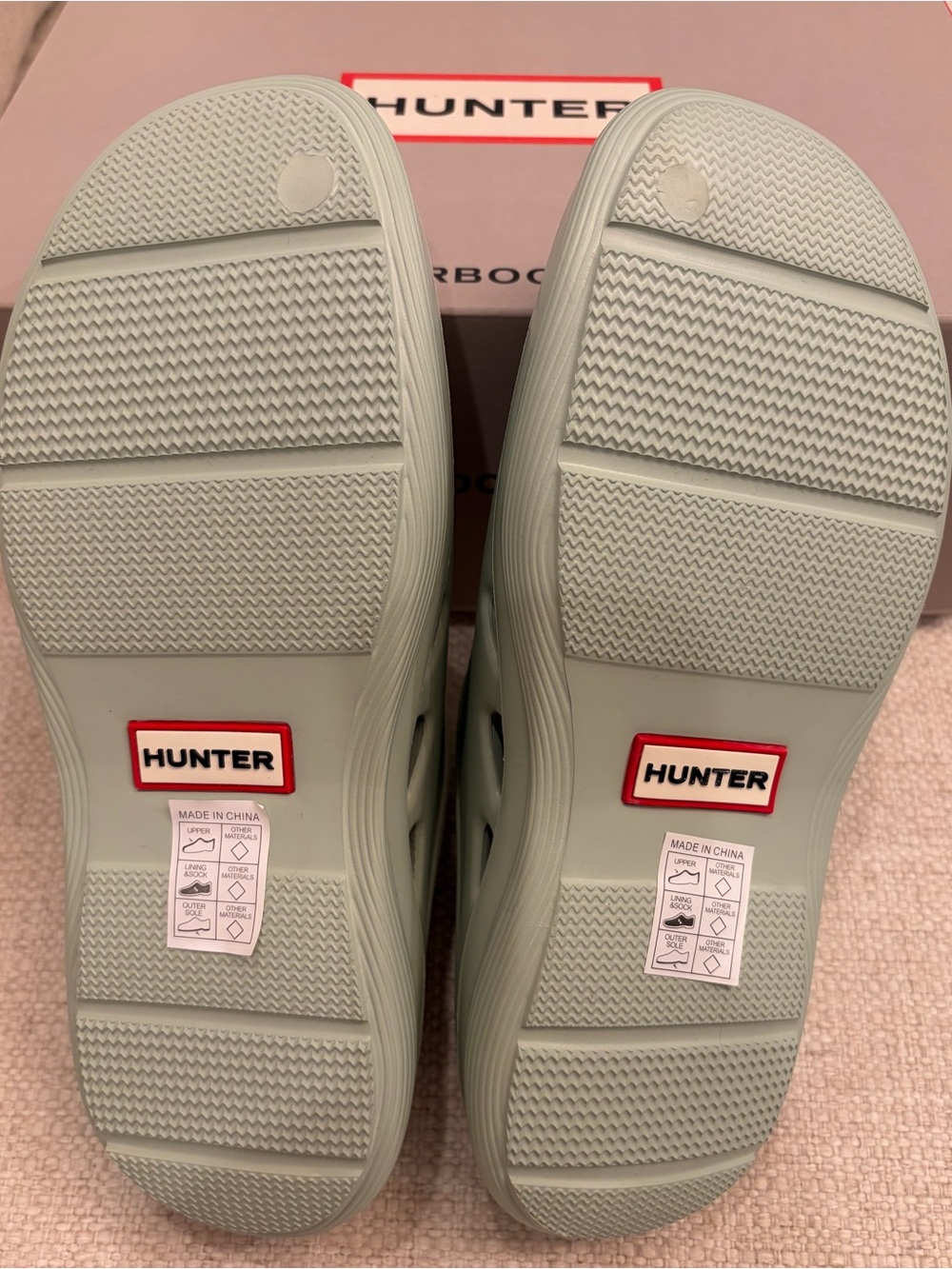 Hunter Slip-On Elana Clogs in light green with Red Logo/new without tags/sz 9 - Picture 8 of 14